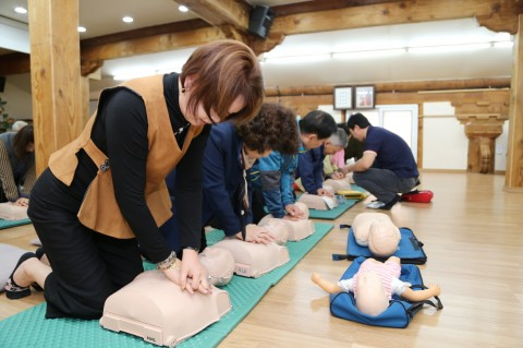 - 자원봉사자 및 종무원을 대상으로 AED사용법 및 심폐소생술 교육