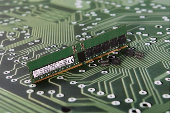 참고사진:SK하이닉스가 개발한 2세대 10나노급(1y) DDR5 D램