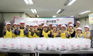 KMI 한국의학연구소, 적십자사 봉사센터 찾아 사랑의 빵 만들기 봉사 진행