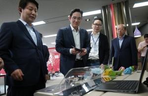 일본의 반도체 소재 수출제재로 한일 양국 기업 모두 비상..이재용 삼성전자 부회장, 일본에서 관계자들 접촉