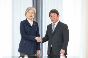 강경화 장관, 일본측에 "일본 수출규제 철회 요구"..중국과는 코로나19 공조 협의