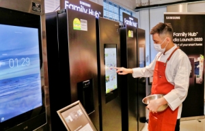 삼성전자, 싱가포르서 ‘패밀리허브’ 냉장고 출시..프리미엄 가전시장 공략 나서